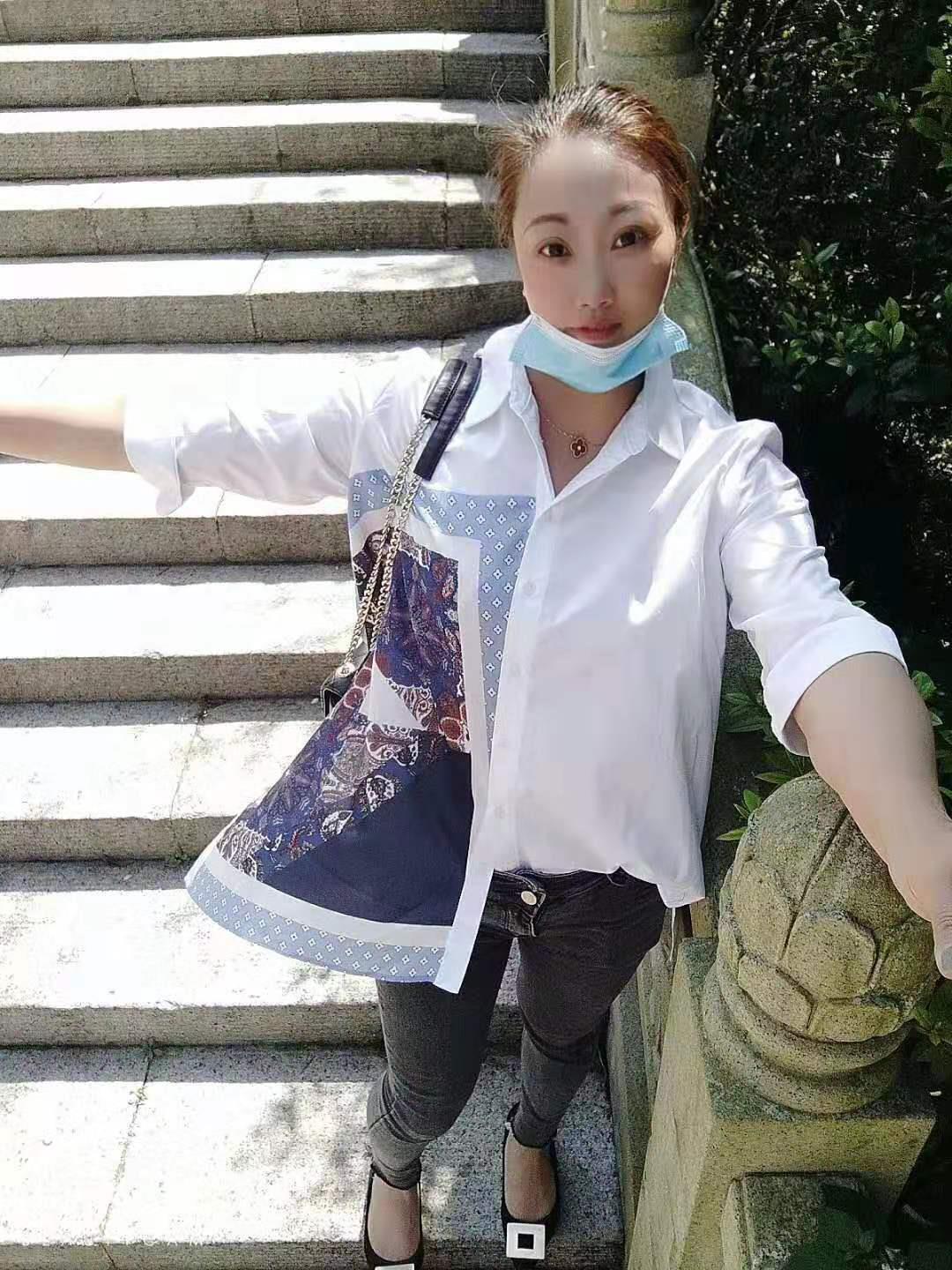 无意间看到的一个轻熟女 第1张