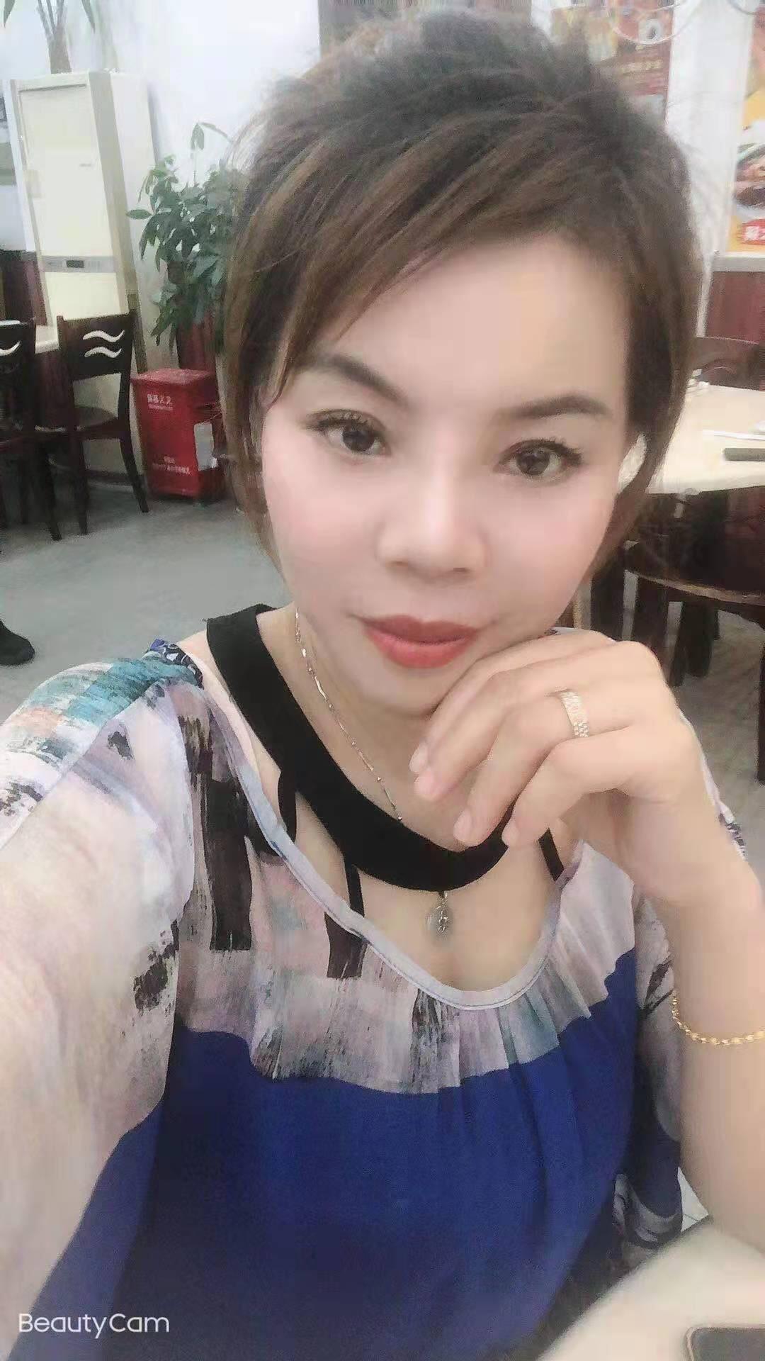 罗湖熟女骚的很啊 第1张