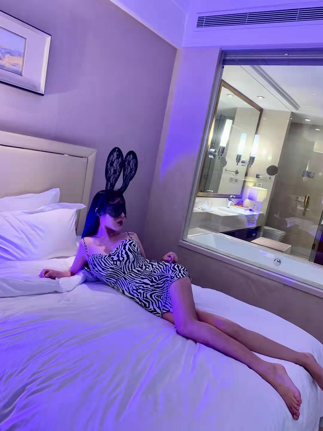 南开大长腿,兔女郎制服控,包子奶御姐的身材 第3张