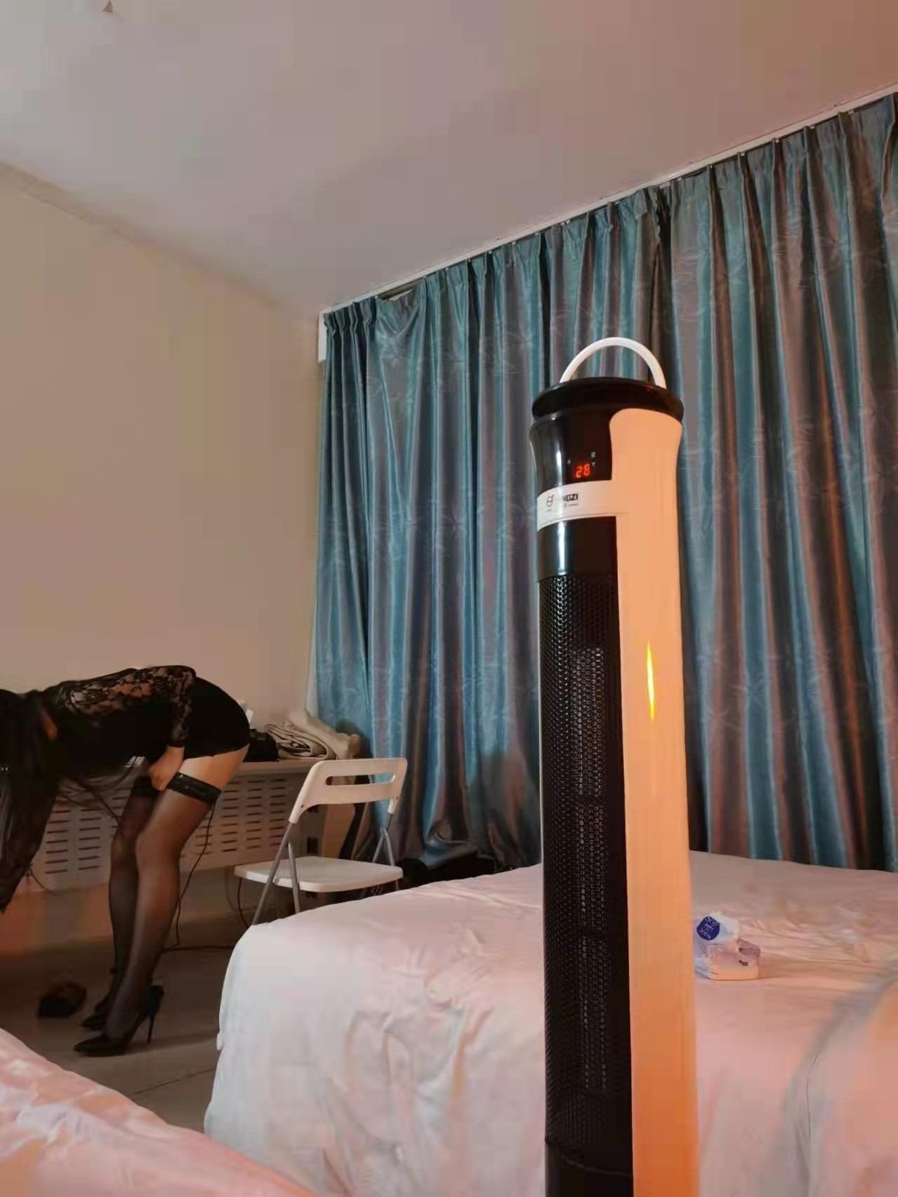 一挺熟的妹子 第1张