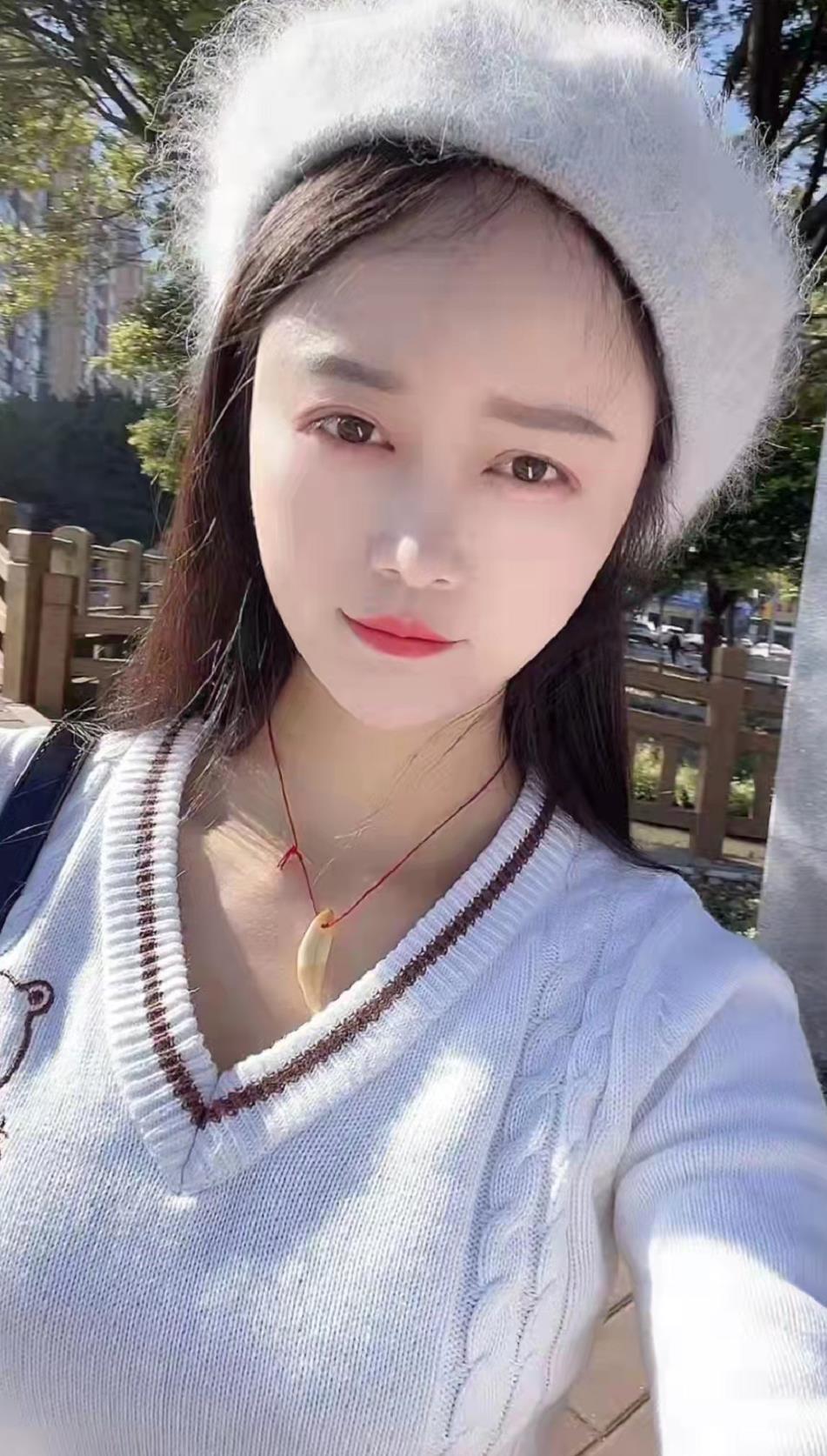 天河蛋蛋后年轻小师妹，很嫩，后入感觉很舒服 第4张