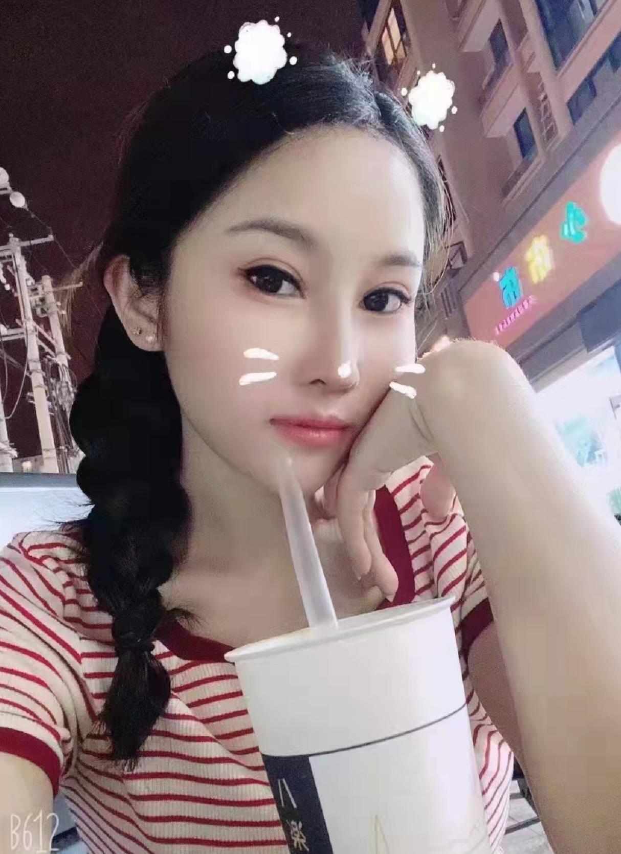 天河大胸小晴天，颜值御姐，会穿小制服 第1张