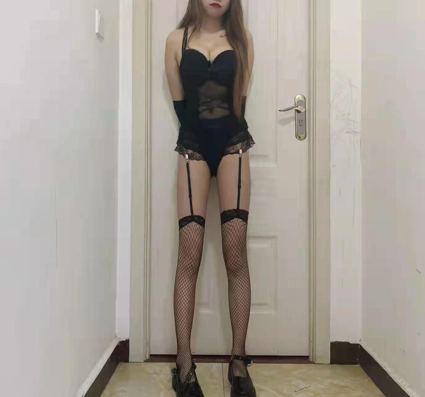 弄了个闷骚文员 第2张