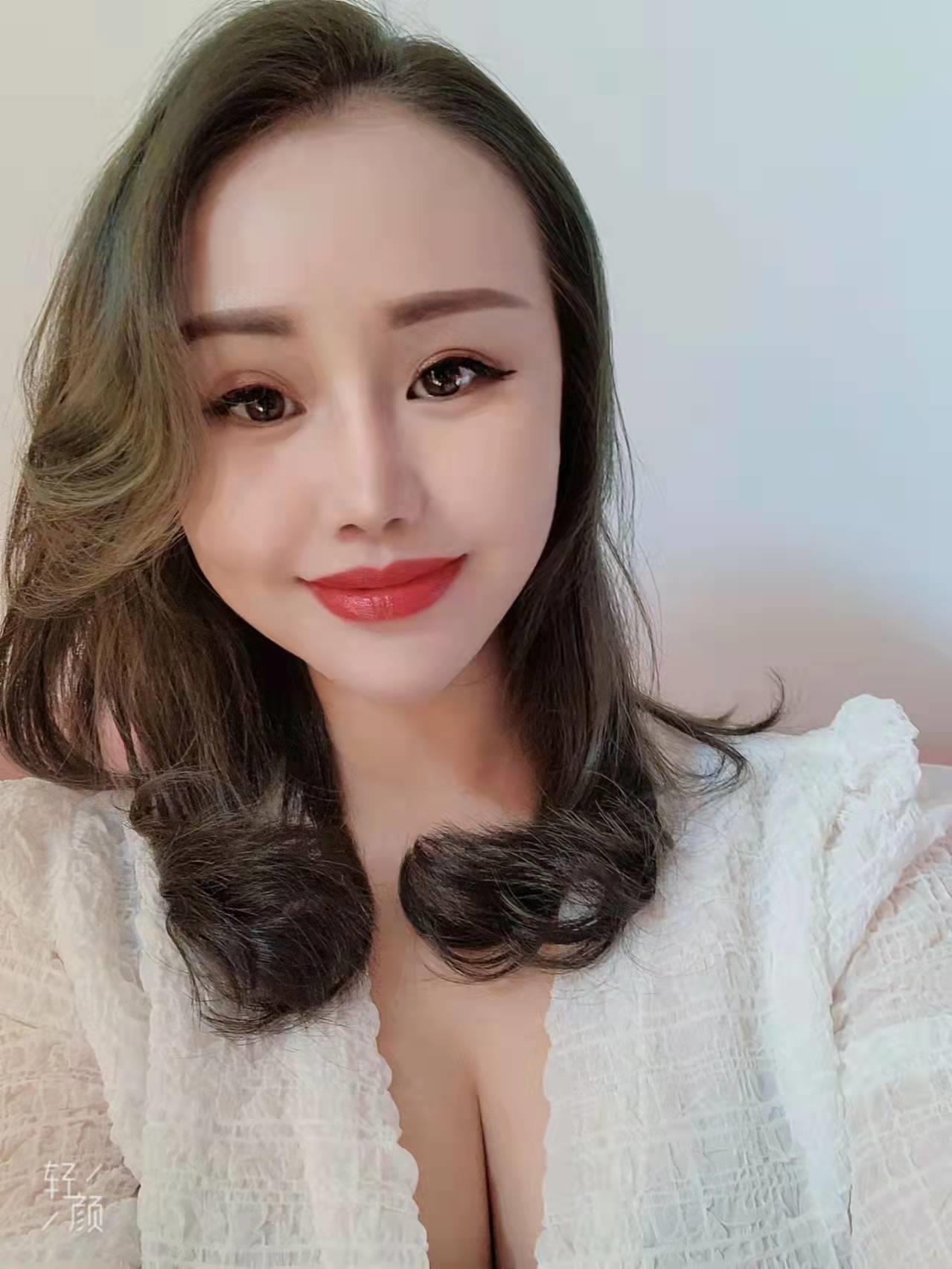 眼睛有点像李若彤的大胸妹子朵朵，红唇诱人，口的过瘾 第2张