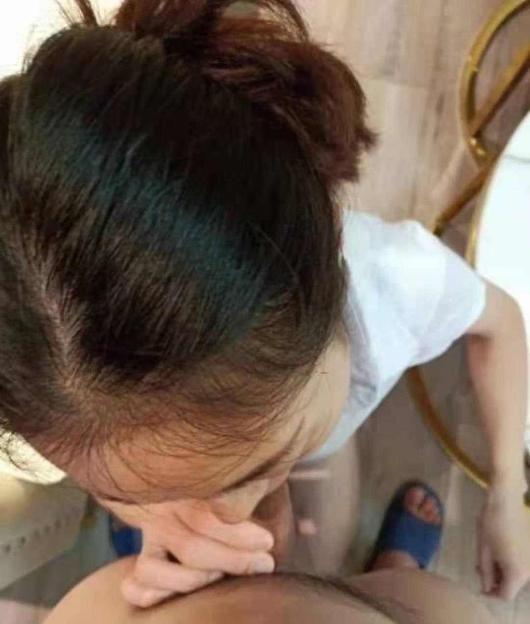 可以双飞服务细致小妹 第1张