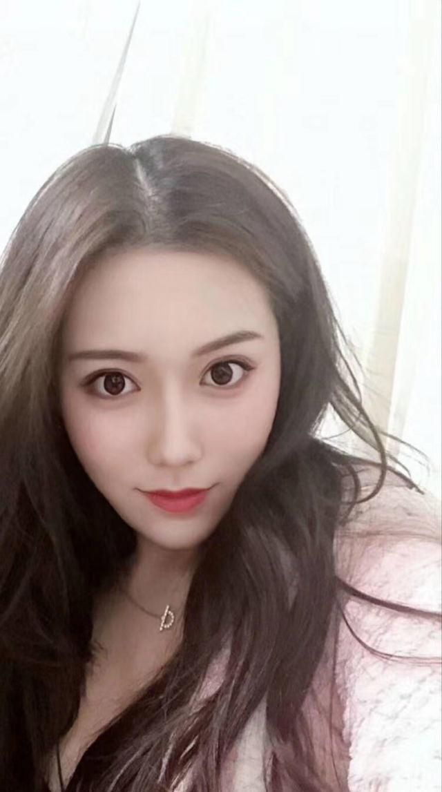 上周六约战的气质型妹子,身材很好,胸很软 第1张