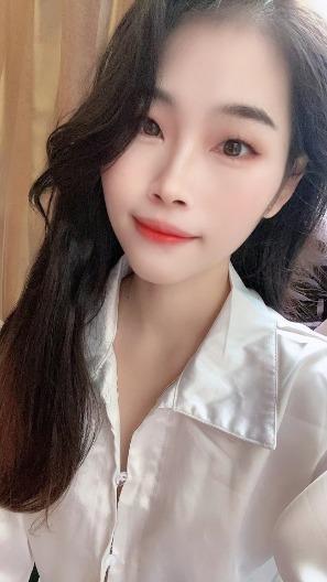 特别配合的小骚货,胸部傲人,还有点奶香 第1张