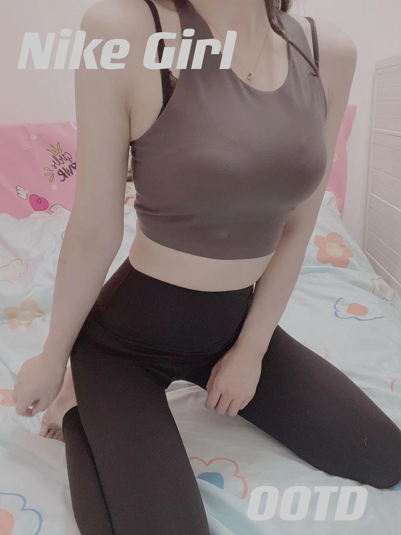 丑丑白嫩妹高颜值（热裤、OL） 第2张