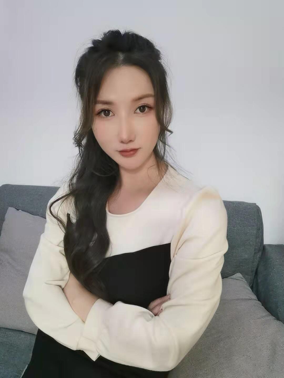 坂田美女，本来私约环保，一见面受不了直接加钱啪啪 第1张