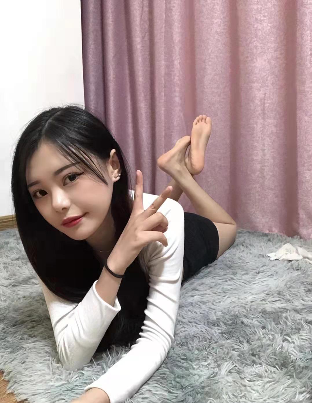 九七漂亮年轻小姐姐 第1张