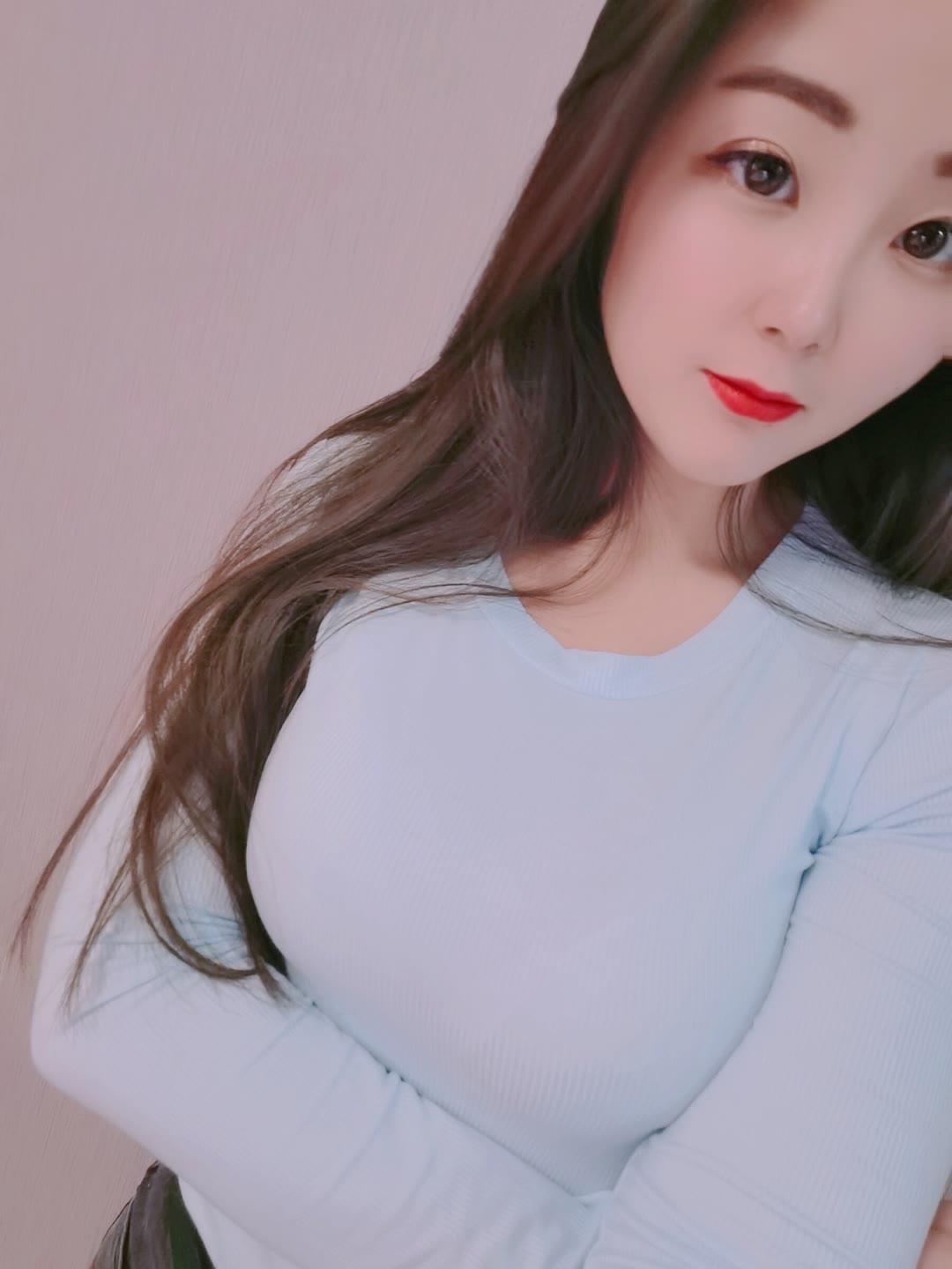 奥城有点小极品的大胸妹 第2张