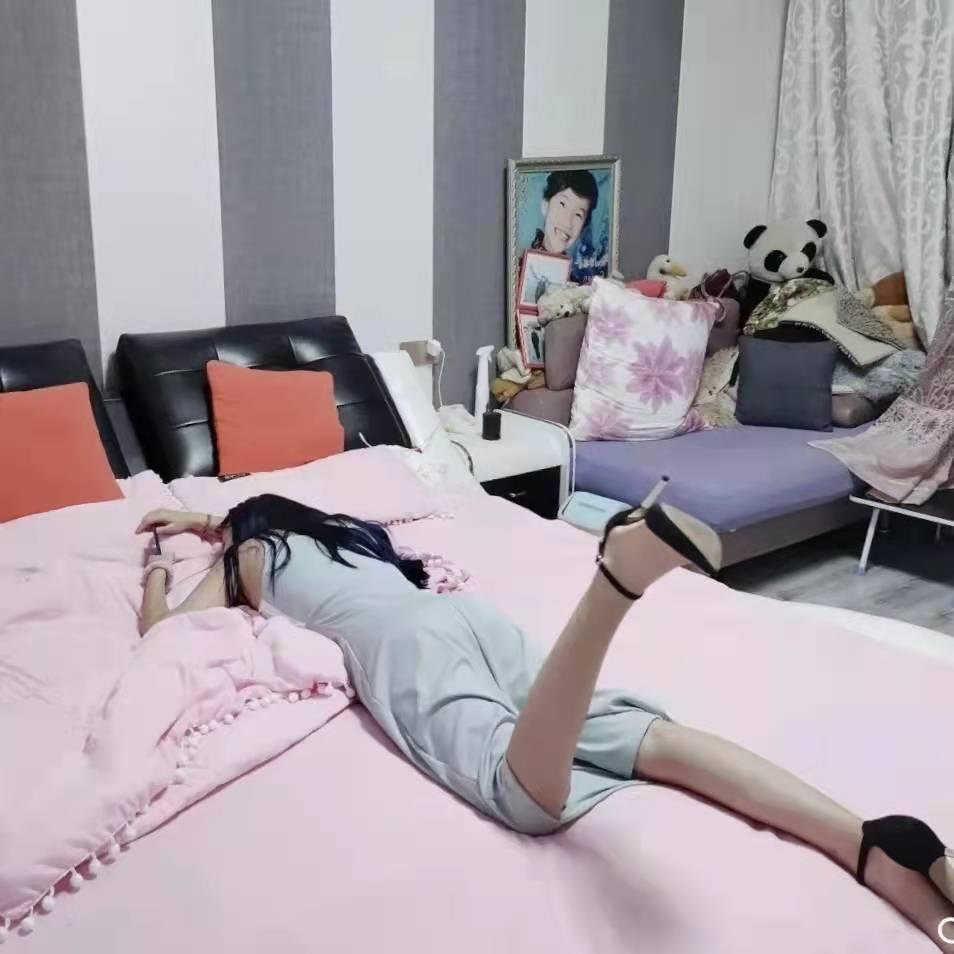 苏元地铁附近，小纯情高颜值妹子Sun 第3张