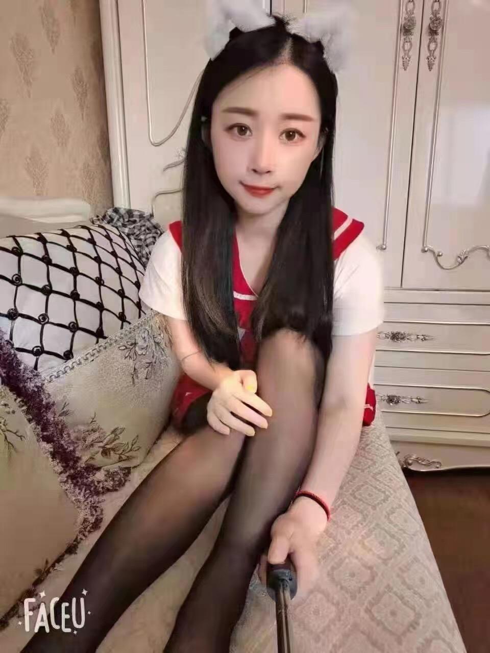 辣妹子性感小甜甜,体验水漫金山的快感 第1张