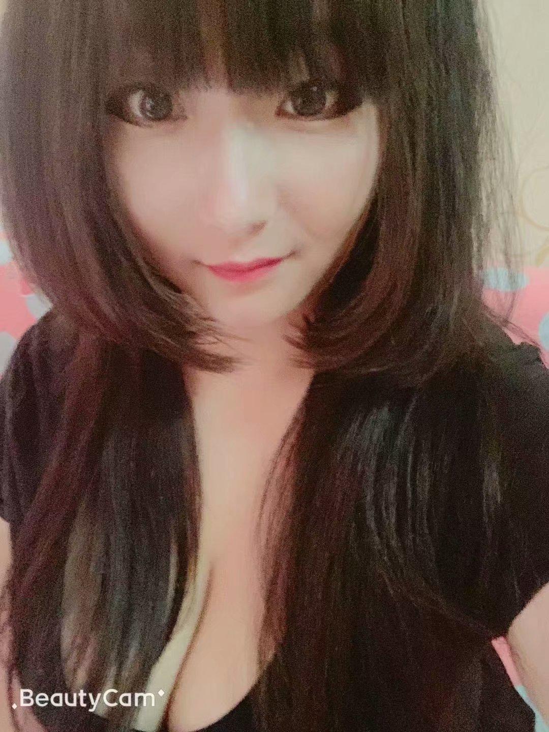 胸超大的妹子 第1张