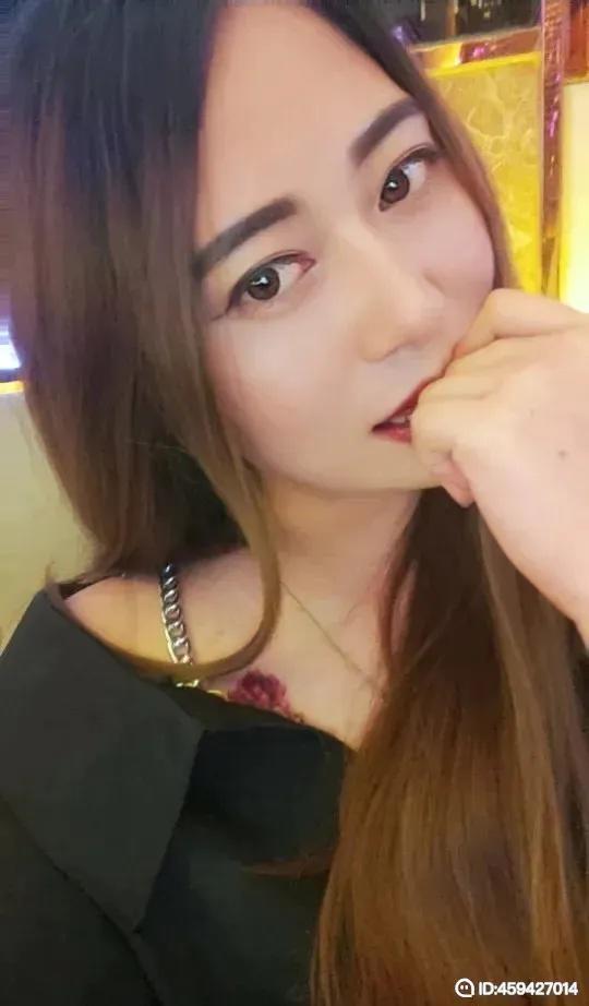 泰安万达附近妹子 第2张