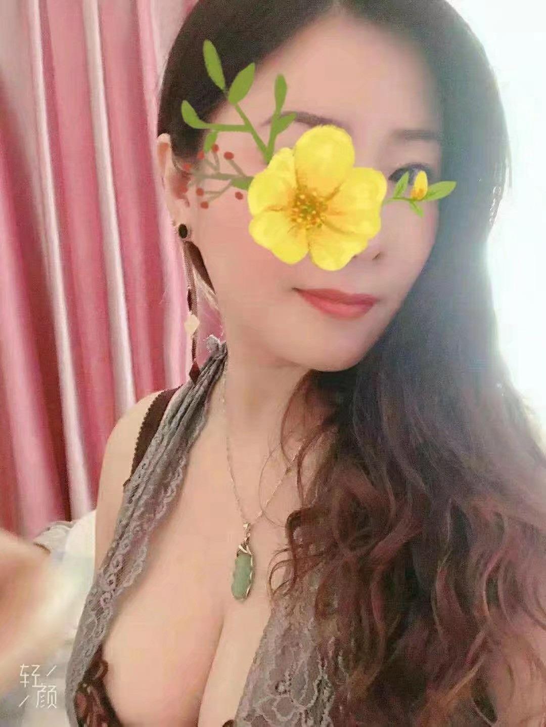 青羊区出差觅得丝袜高跟少妇 第1张