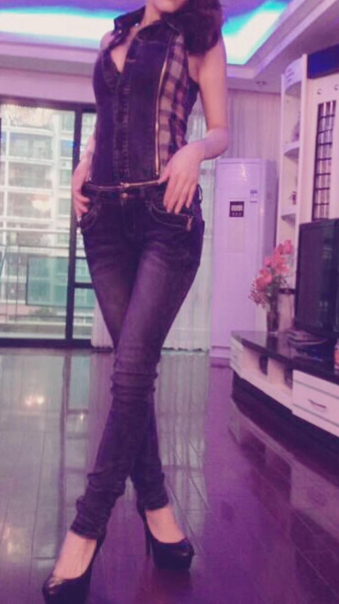 桐梓林极品身材，像张碧晨服务满分的大美女 第2张