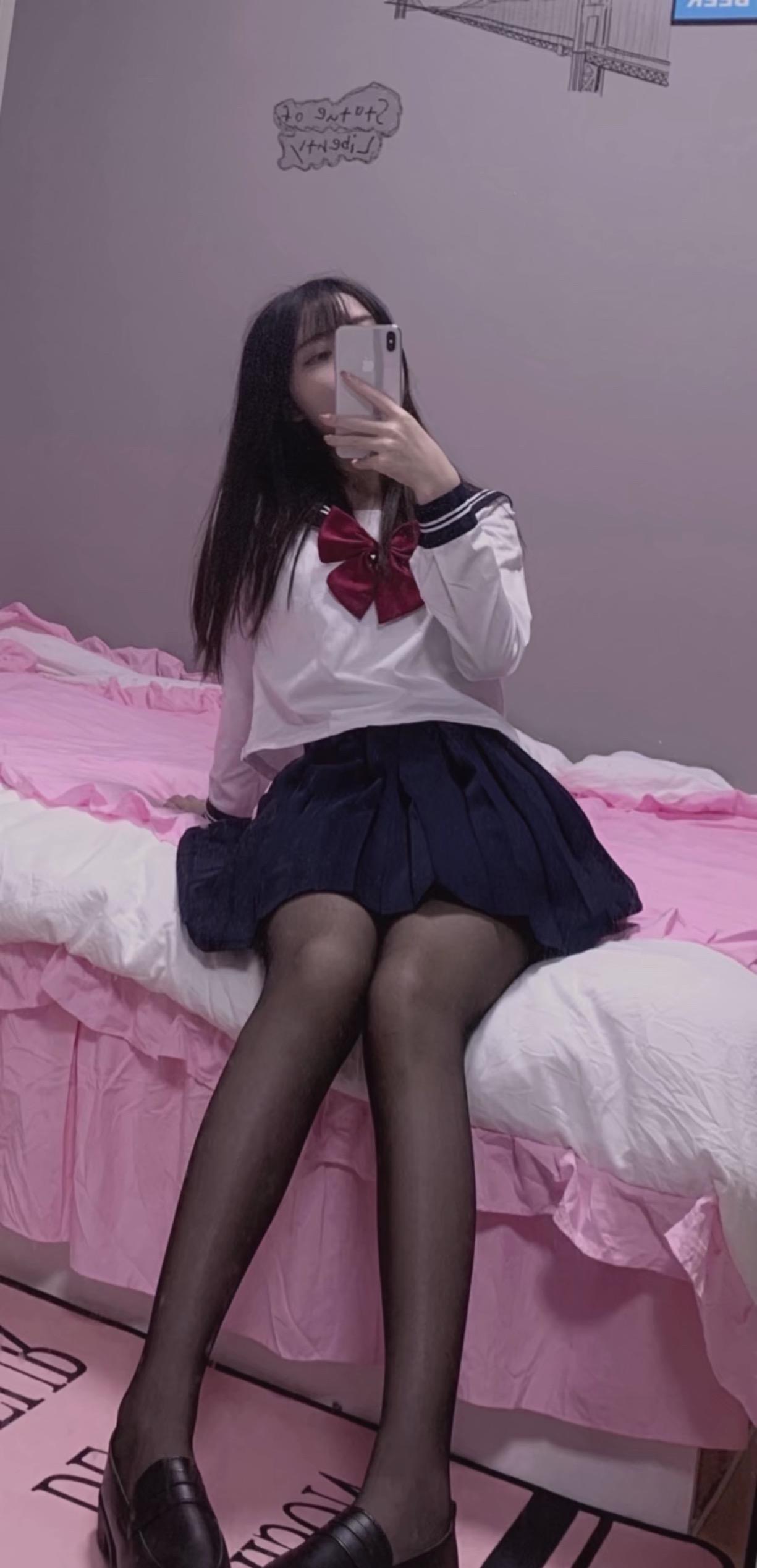 天府广场旁啪啪一线天性感年轻妹儿,非常骚 第1张