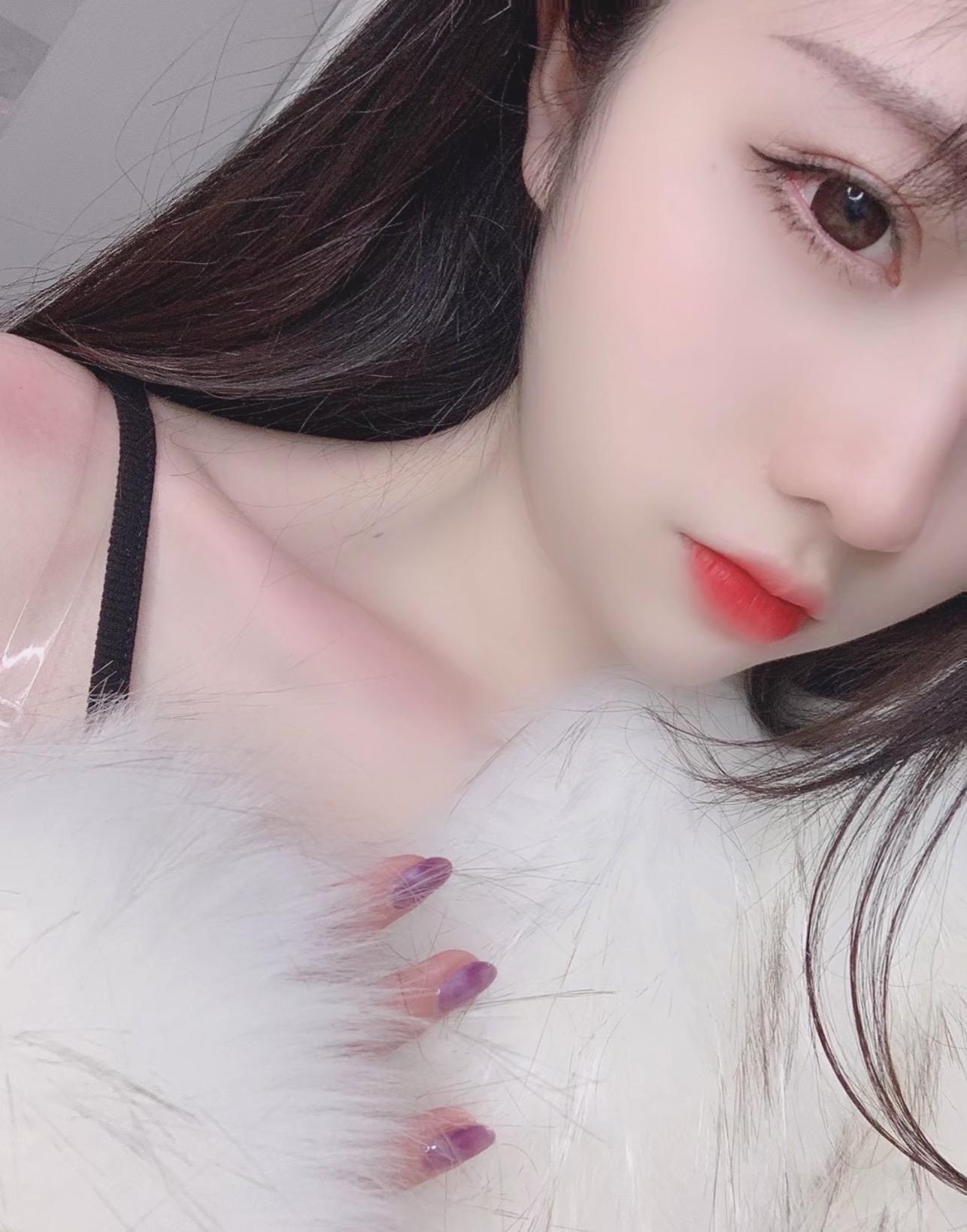 天府广场旁啪啪一线天性感年轻妹儿,非常骚 第2张