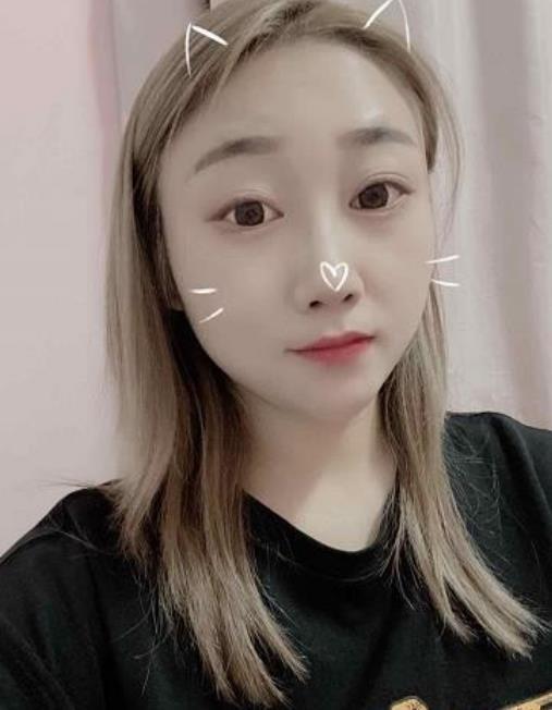 圆脸蛋小珊珊，做会计的，属于小白领 第3张