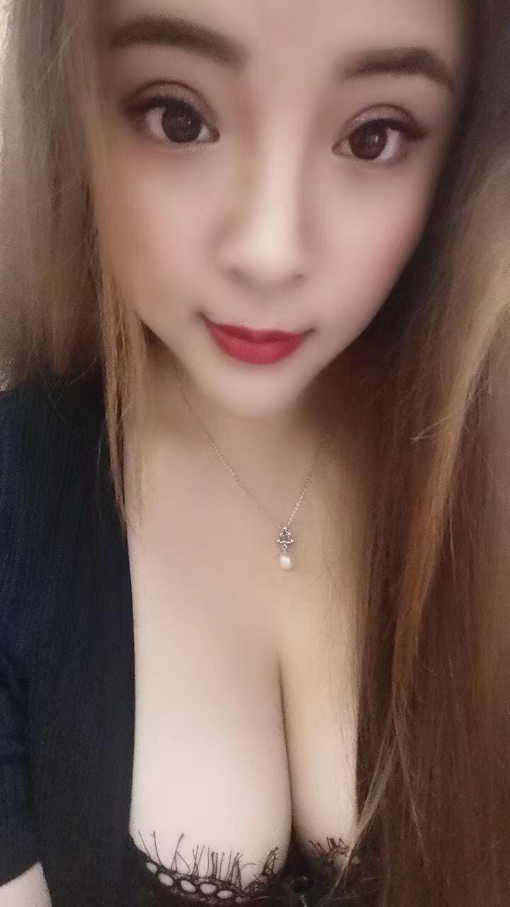 你们喜欢的粉嫩大奶骚妇,屁股肥美诱人 第3张