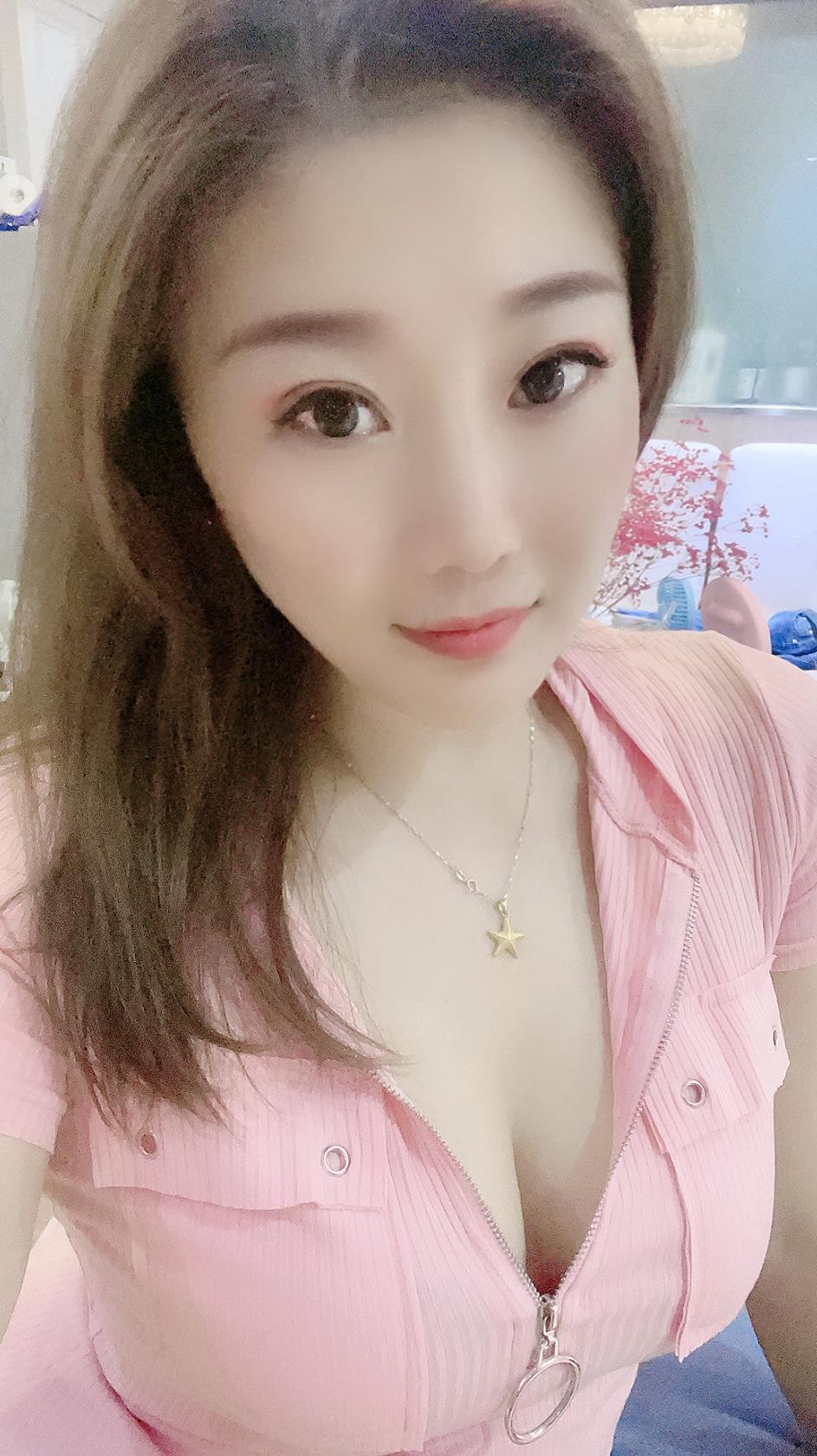 海珠区大胸小少妇果果，女人味十足，服务不敷衍 第1张