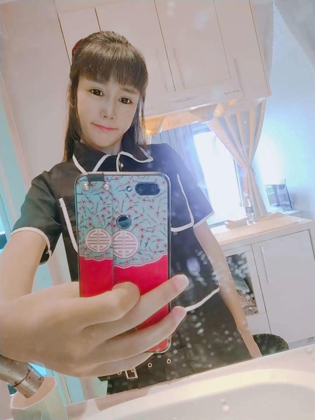 亲身验证挺拔扣碗胸苗条嫩妹子 第2张