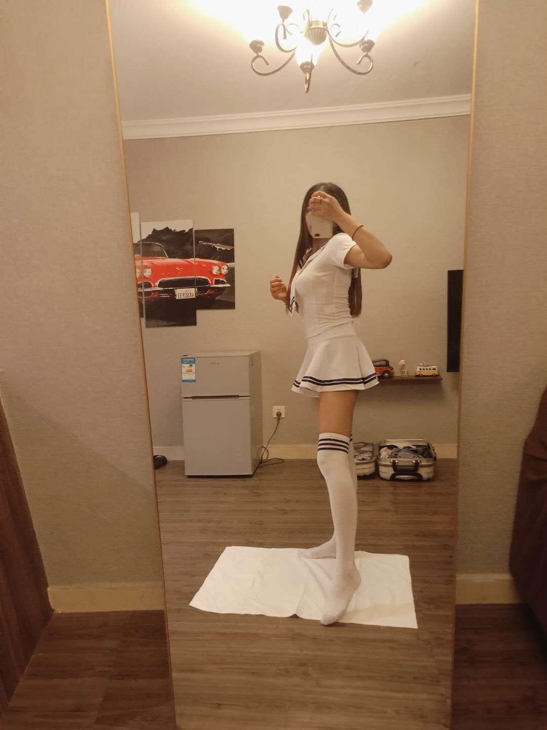 服装模特一线天的气质大美女 第3张