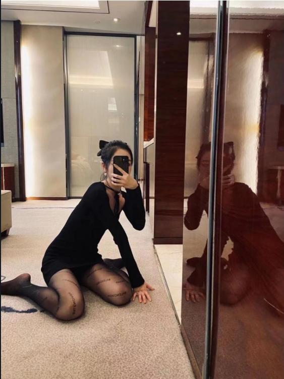 身材很好的丝袜小少妇,年轻漂亮 第4张