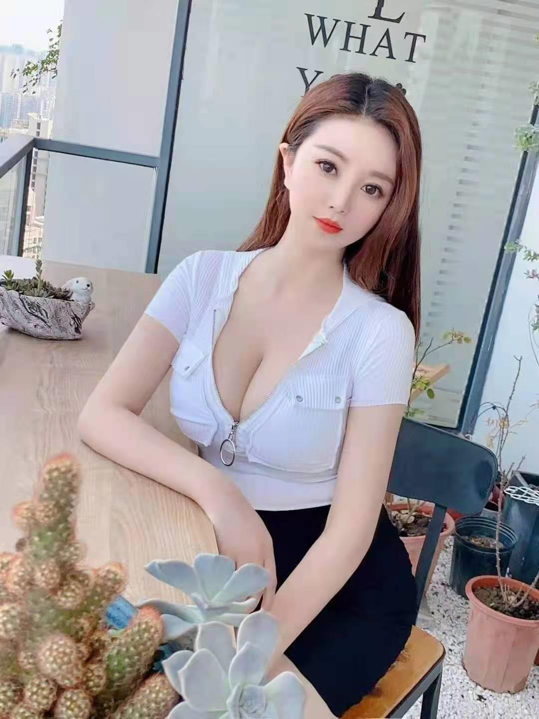 身材超级棒的妹子 第4张