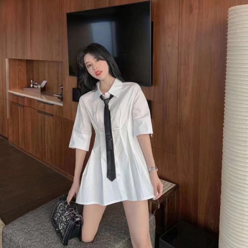 民航大厦02年小妹妹 第1张