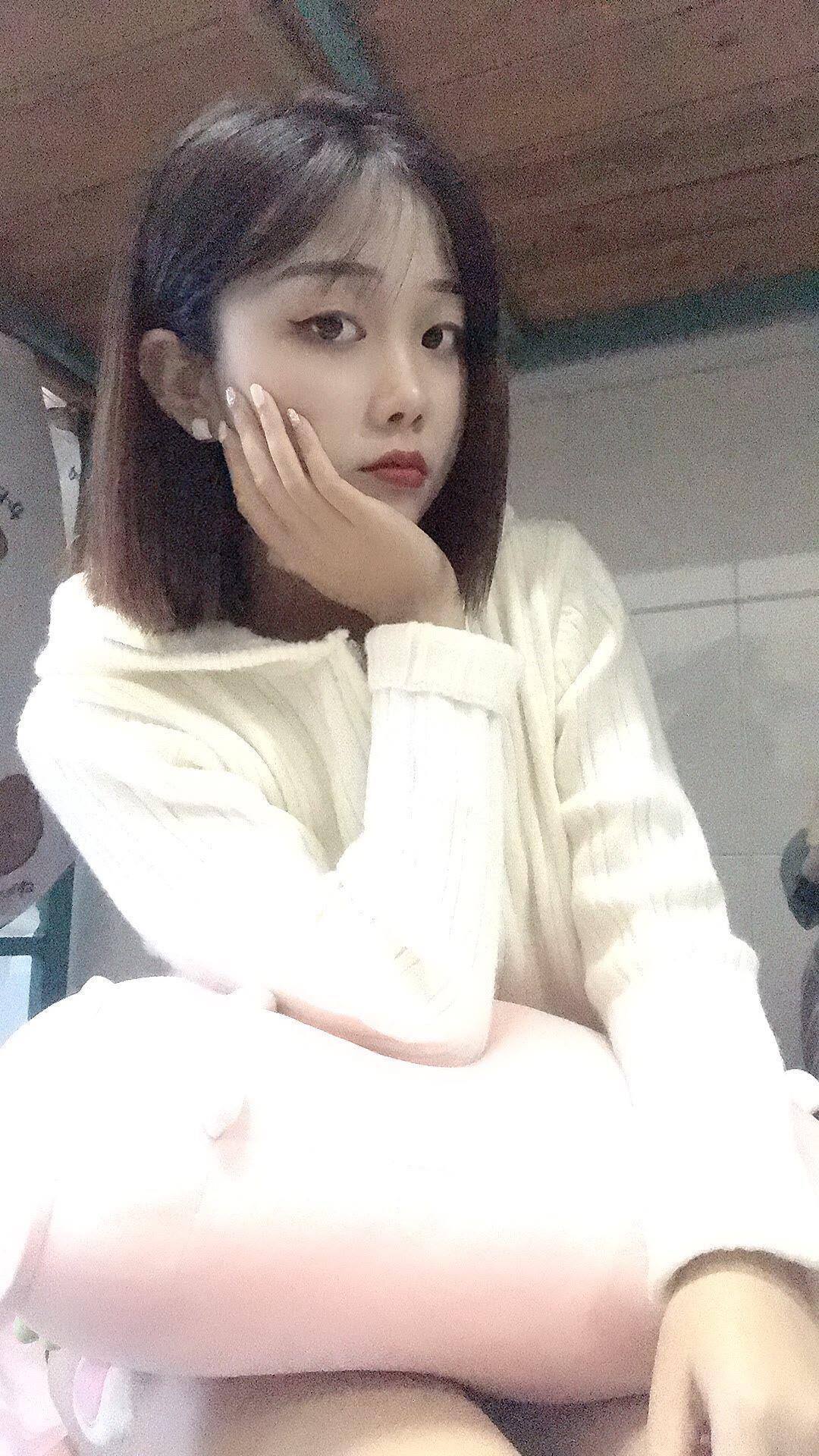 八里庄小圆脸雪菲菲，身材配丝袜，可以一战 第1张
