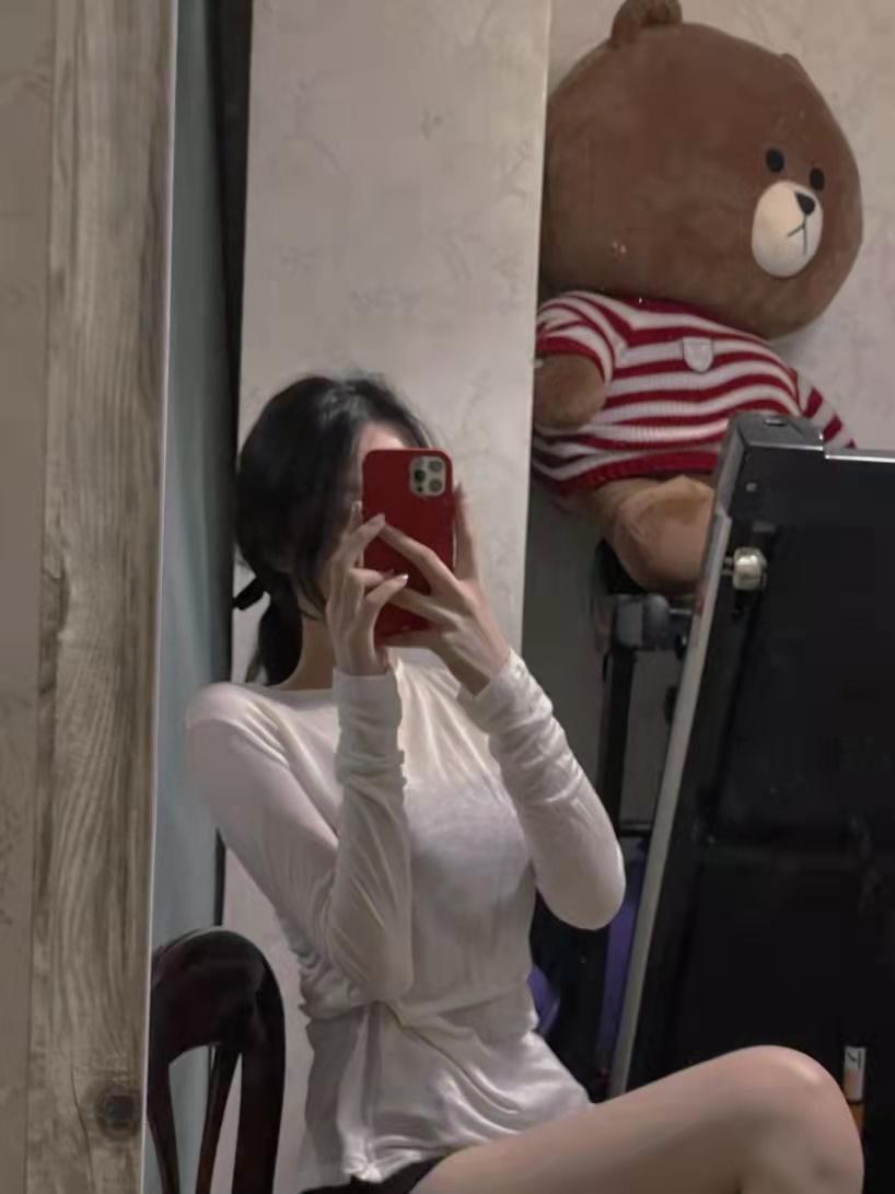 杨浦感受小美女莉莉的美腿滋润 第1张