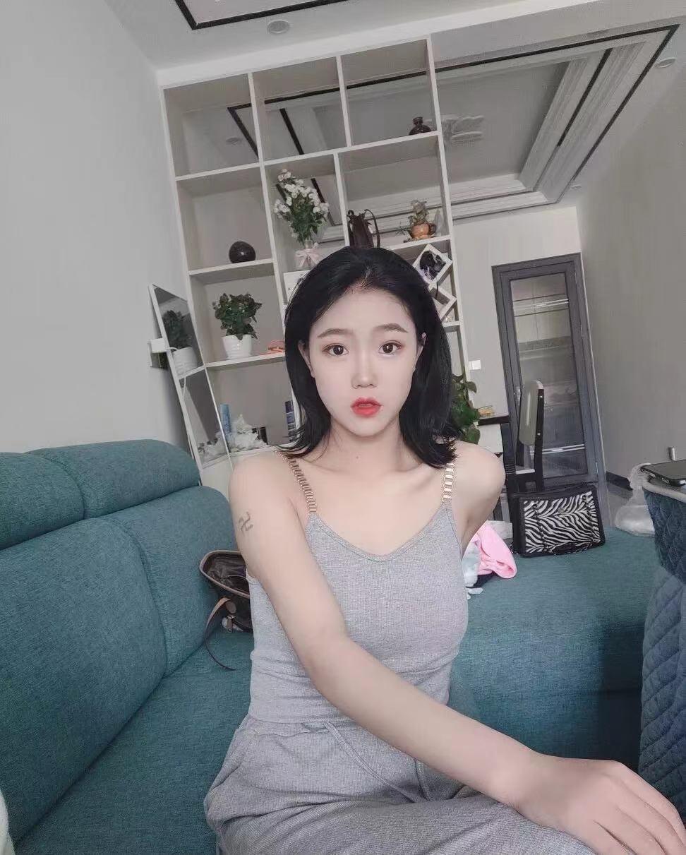 丝袜控的浪荡少女 第1张