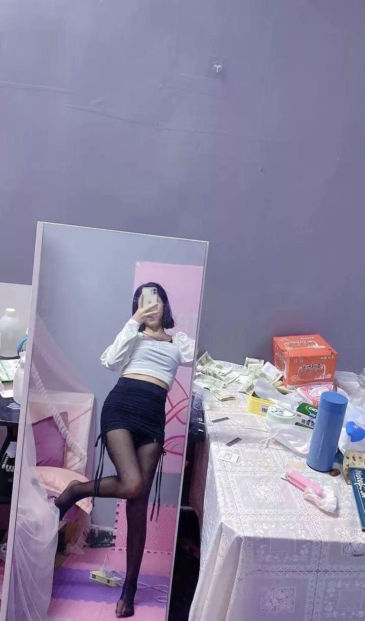 丝袜控的浪荡少女 第2张