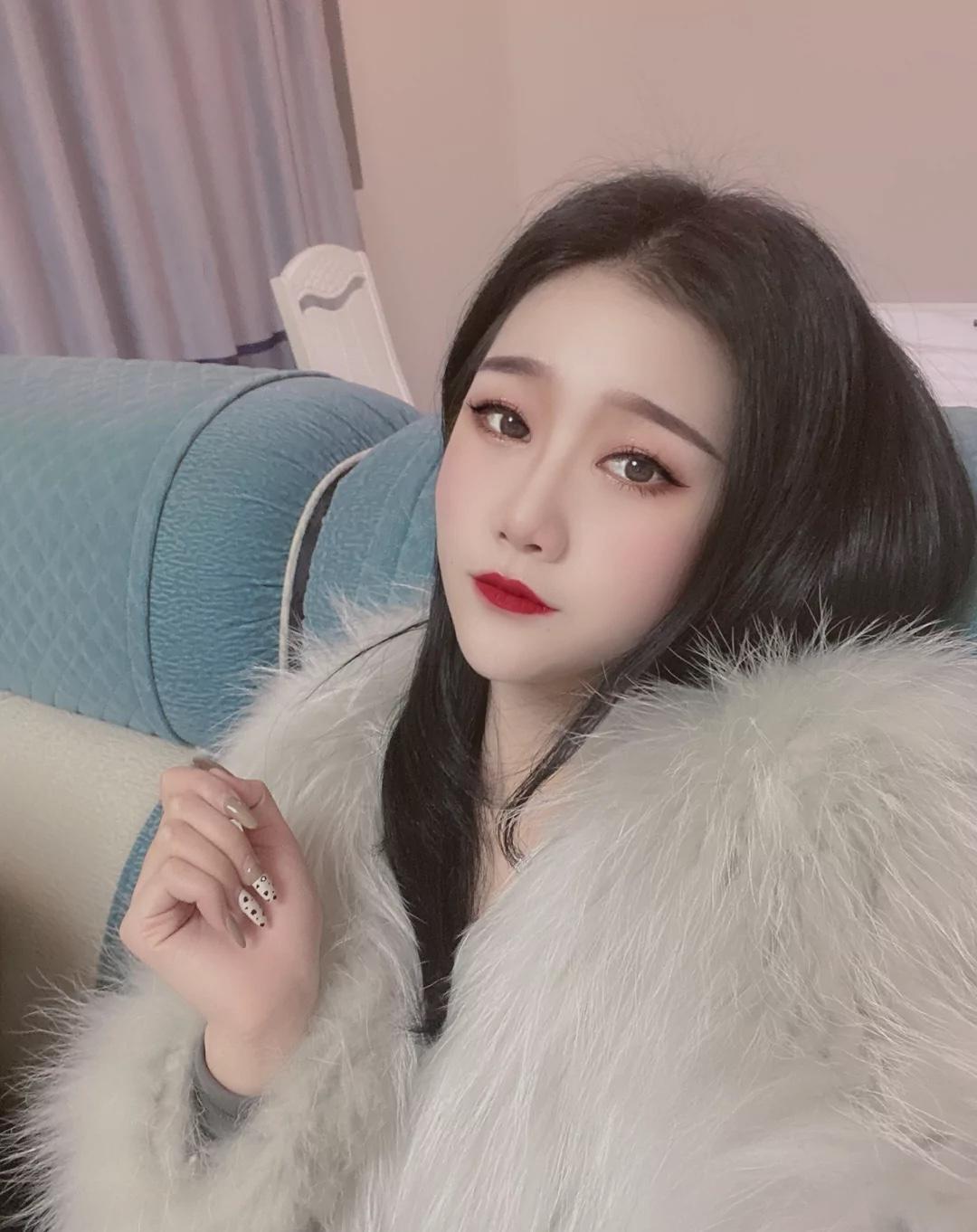 分享静安温柔年轻美女，身材高挑口活好 第1张