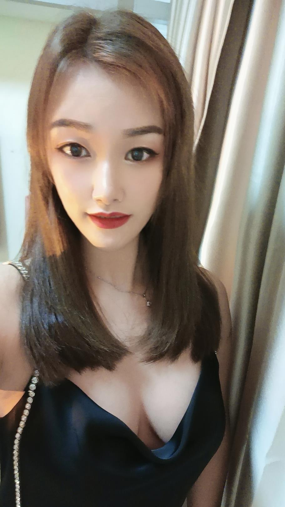 海珠丰满36D的落落 第1张