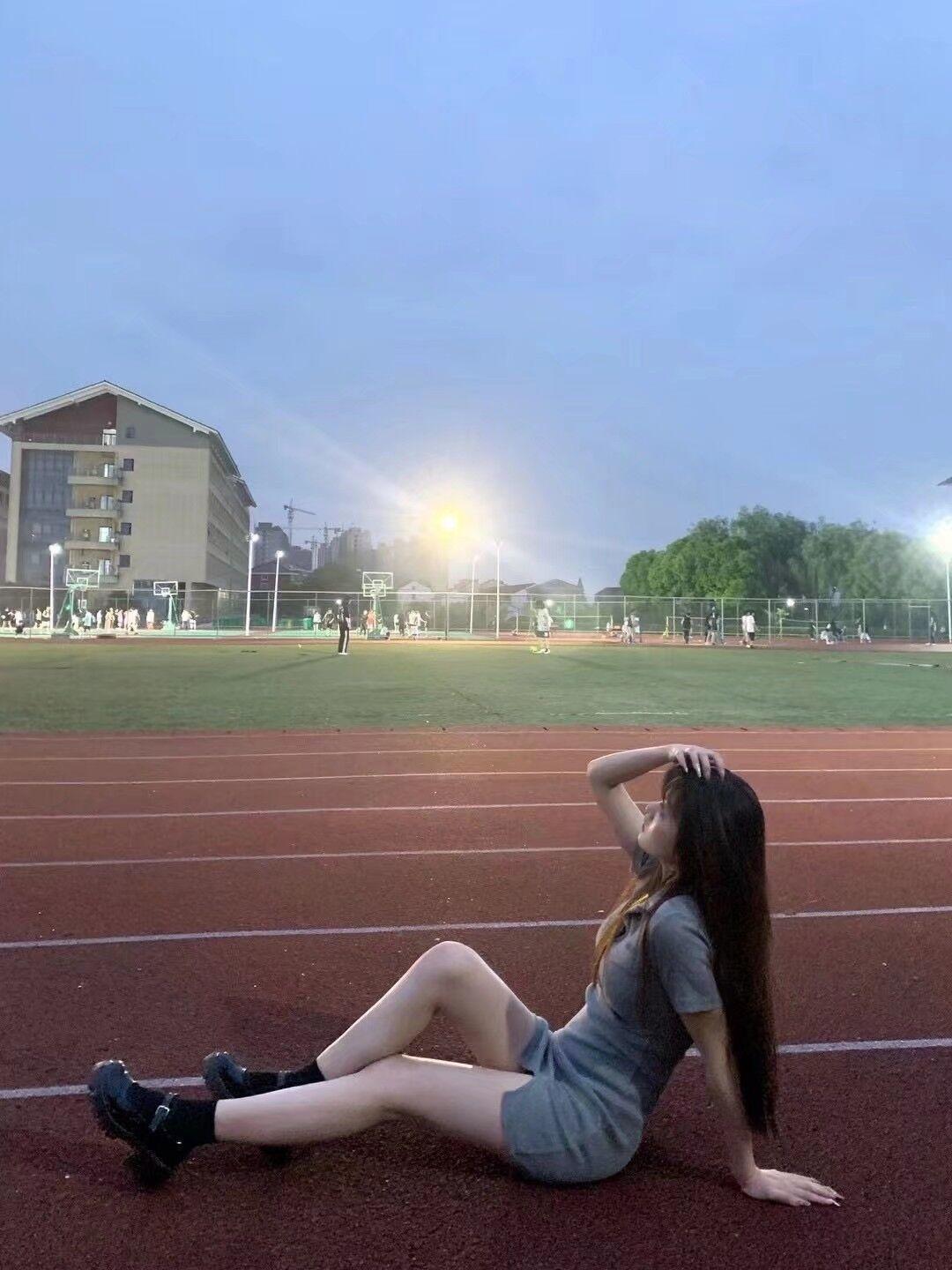 杭州文一西路大学生妹子 第1张