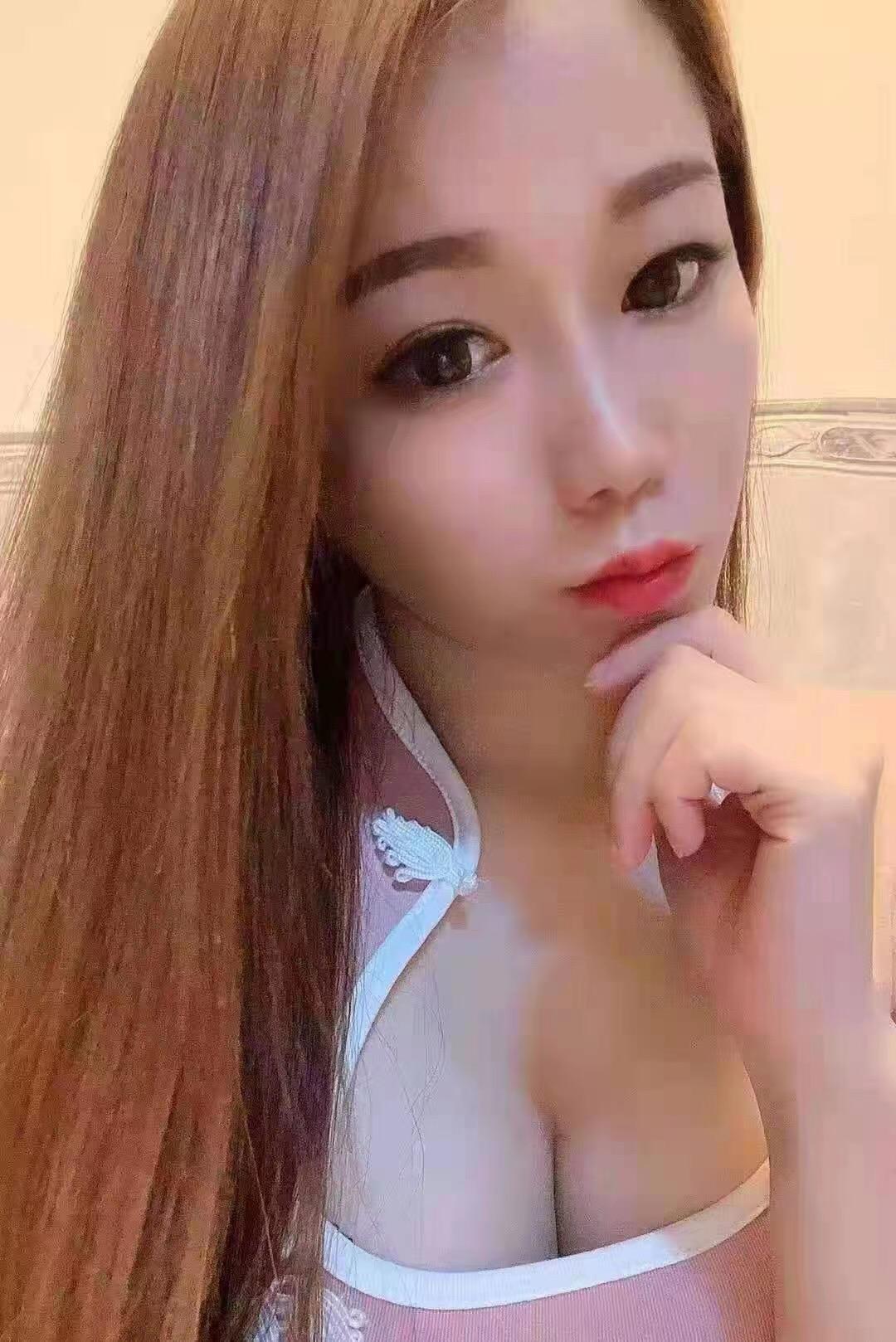 发掘了一个骚技师，皮肤特白，全套服务爽歪歪 第1张