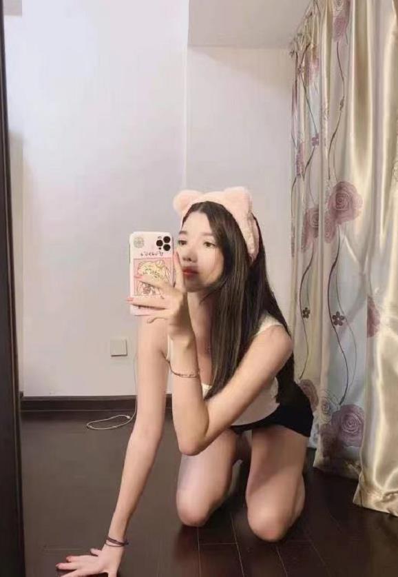 小性感丰满C雯雯，乖萌可爱懂情趣 第1张