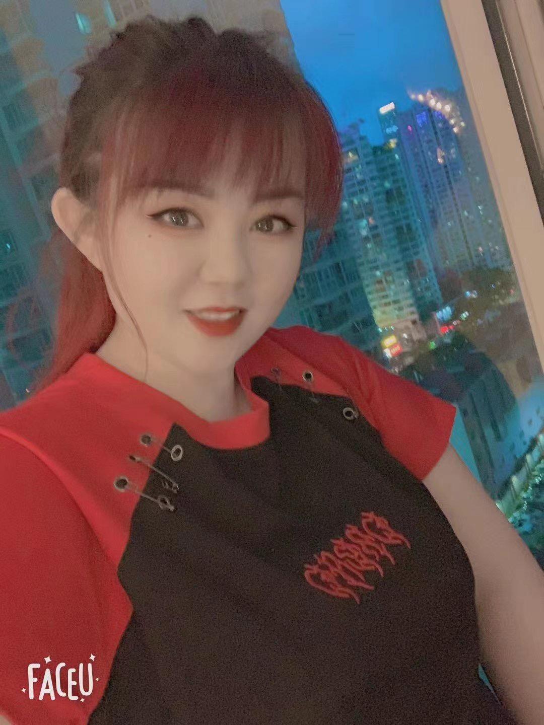 温柔娴熟的佳佳，酥胸夹的我好舒服 第2张