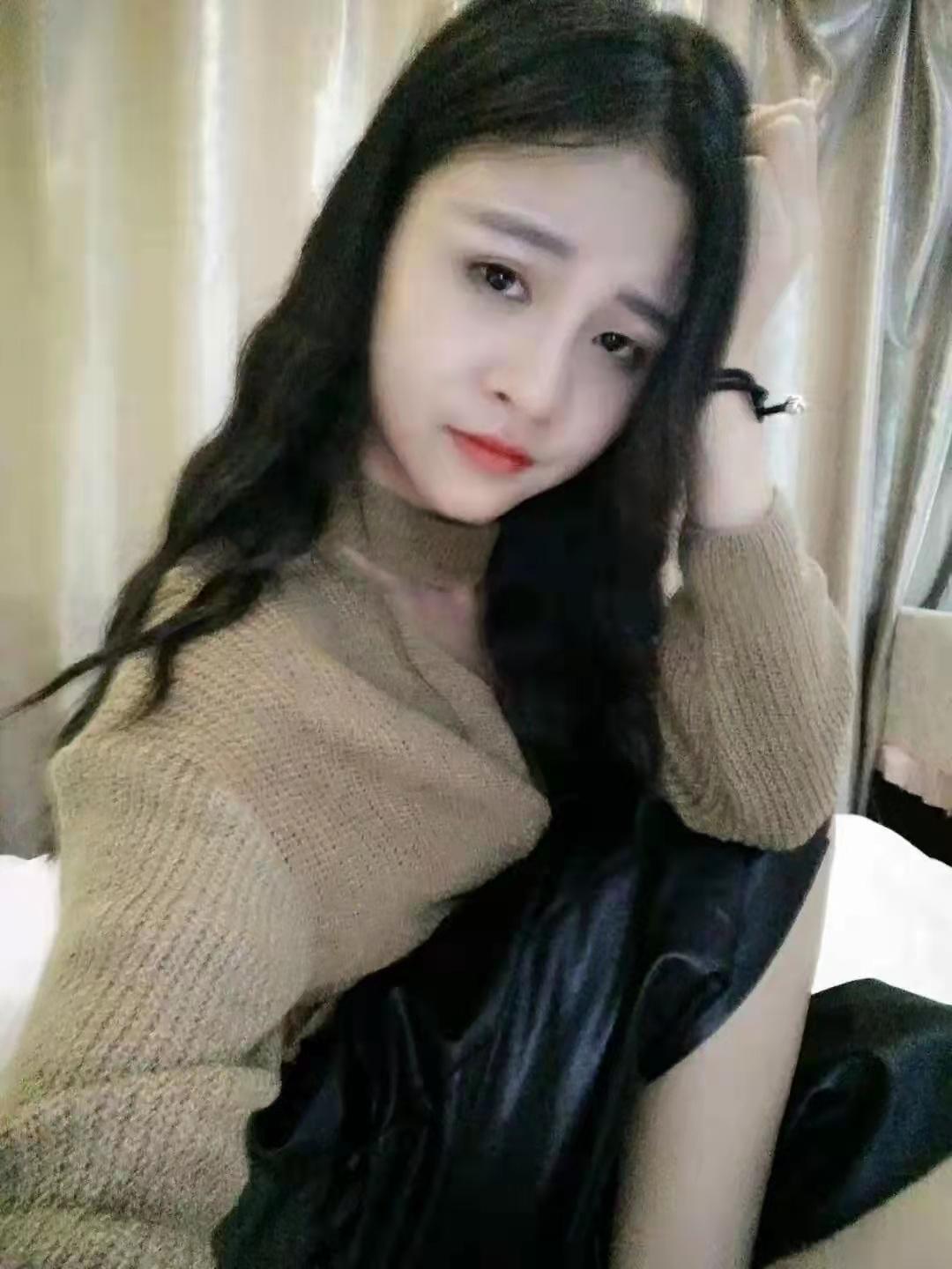 婷姐姐，御姐范，颜值中肯，娇小玲珑 第2张