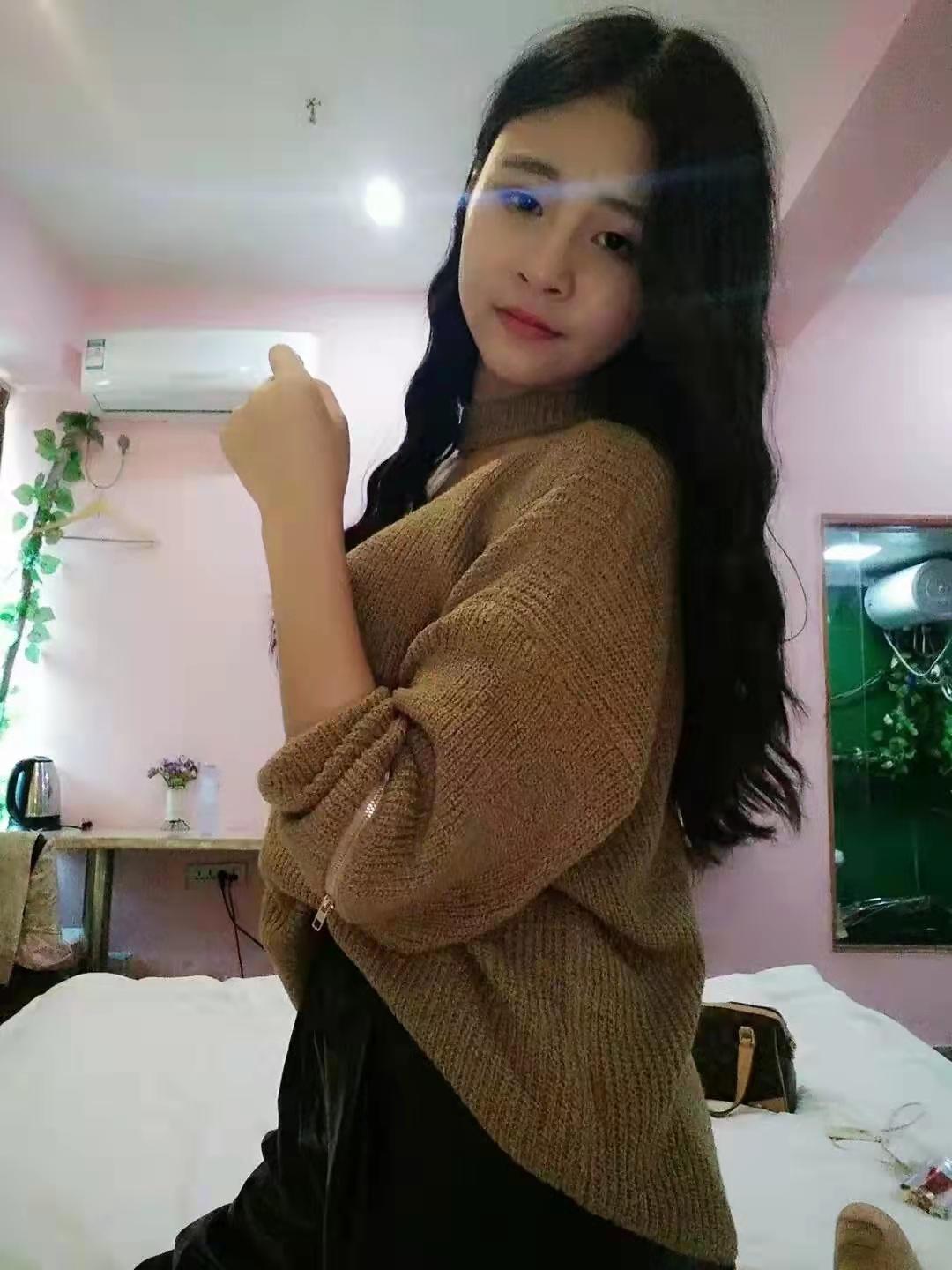 婷姐姐，御姐范，颜值中肯，娇小玲珑 第3张