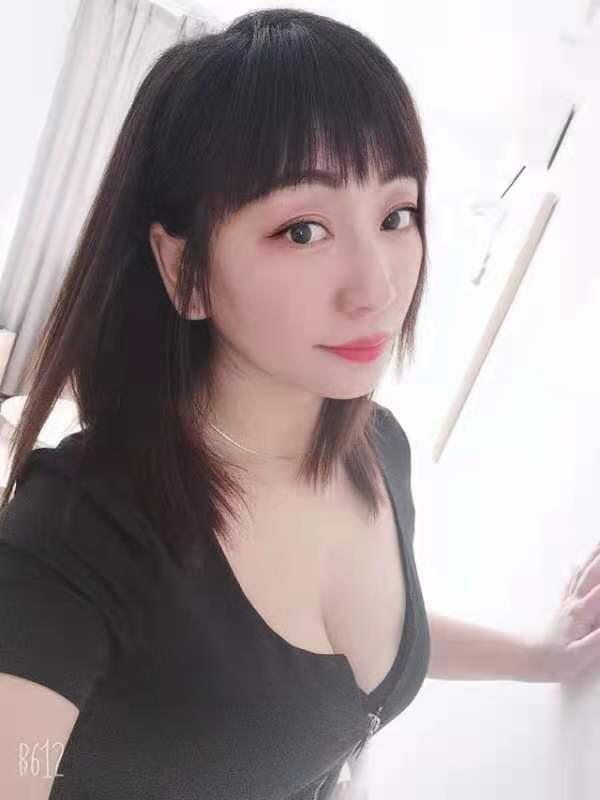 喜欢少妇的看过来前凸后翘比较骚的丽丽 第1张