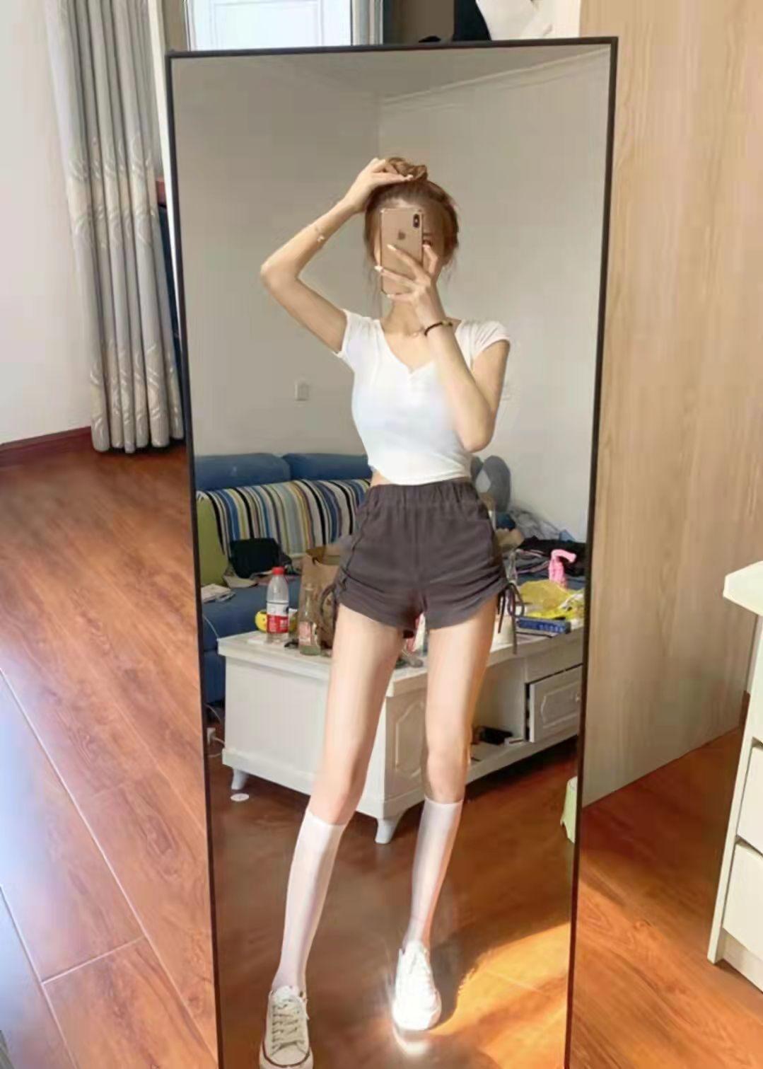 黄埔大道的长腿小妹，贵在年轻身材也不错 第2张