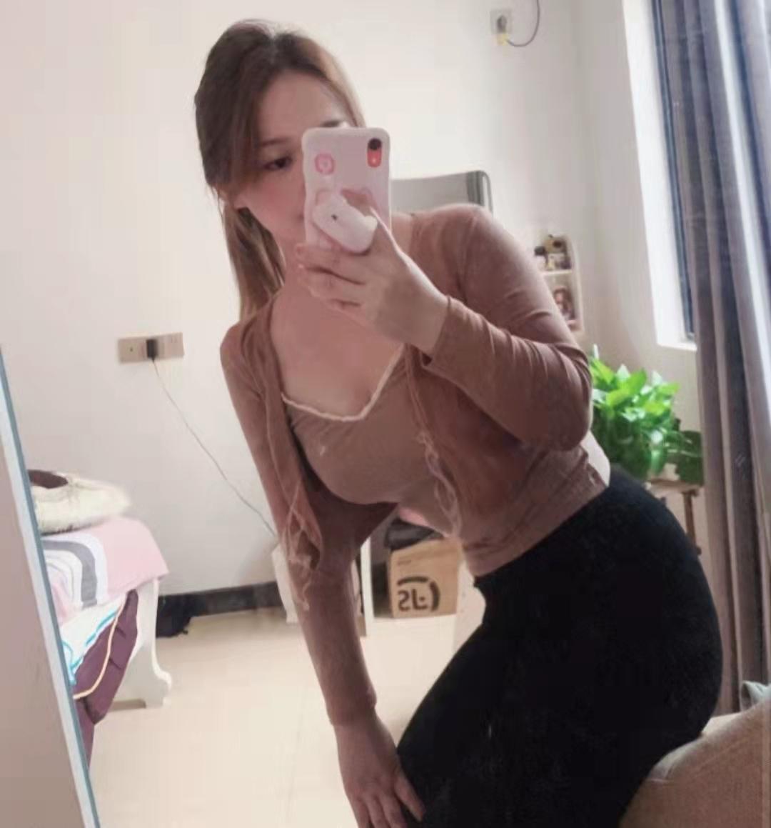 兼职小妹,胸大皮肤嫩,乖巧的很 第1张