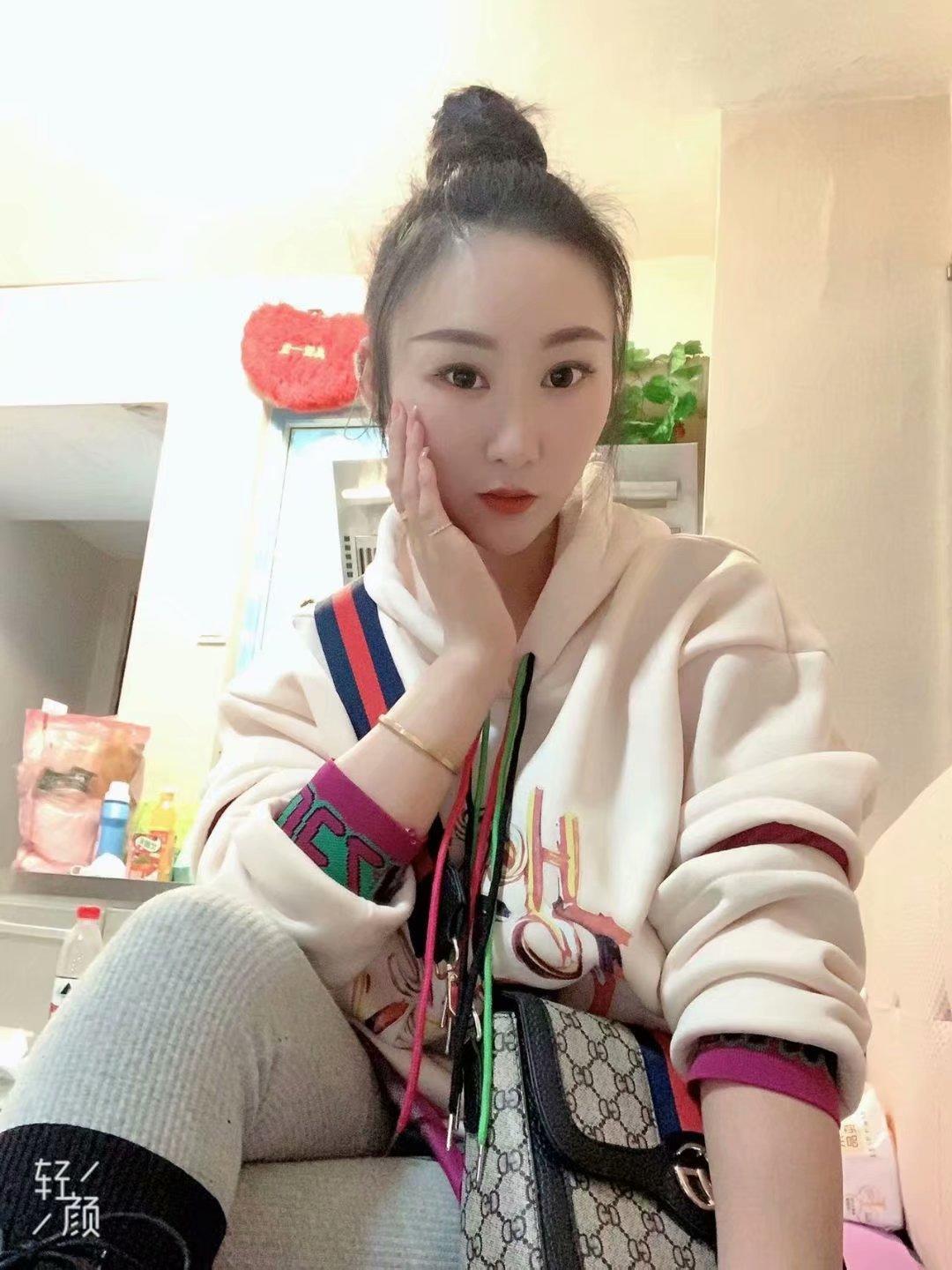 南方女孩桃子,颜值正点,身材线条超赞 第1张