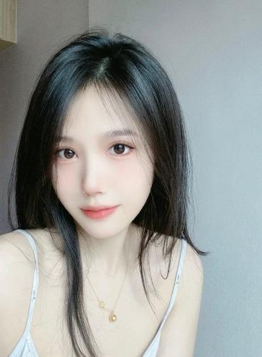 刚品22岁大胸妹子好性感漂亮啊！ 第1张