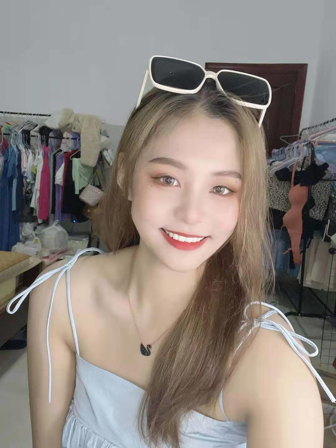 青纯邻家女孩胸大臀圆 第2张