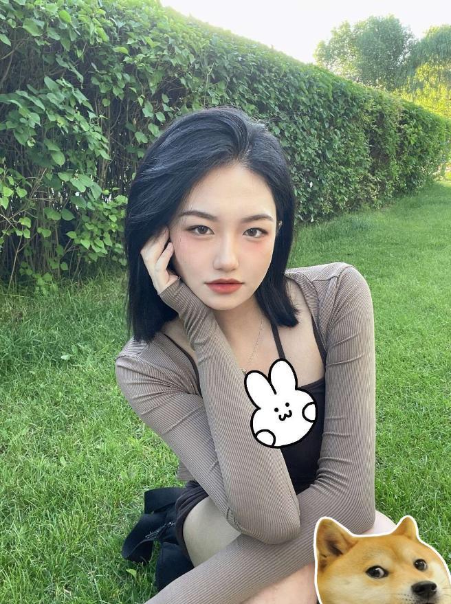 龙华区性感大胸小姐姐 第1张